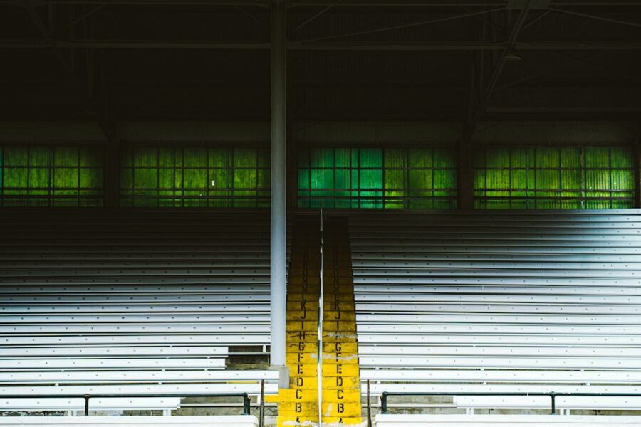 Empresario analizando tendencias de consumo bajo una asesoría tributaria SUNAT para el Mundial 2026