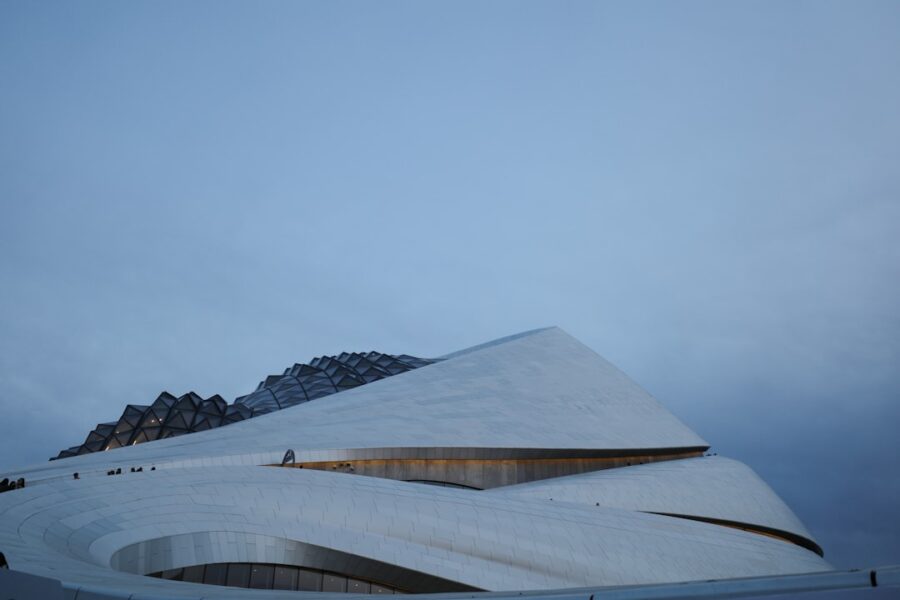 El moderno Arena Monumental, un ejemplo de exitosa gestión financiera eventos y estrategia de inversión en la industria del entretenimiento en Lima.
