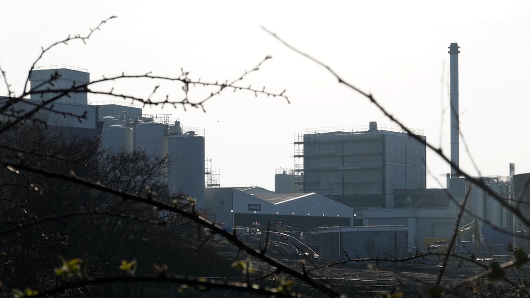 Estrategias de asesoría tributaria SUNAT para la inversión en activos fijos industriales.
