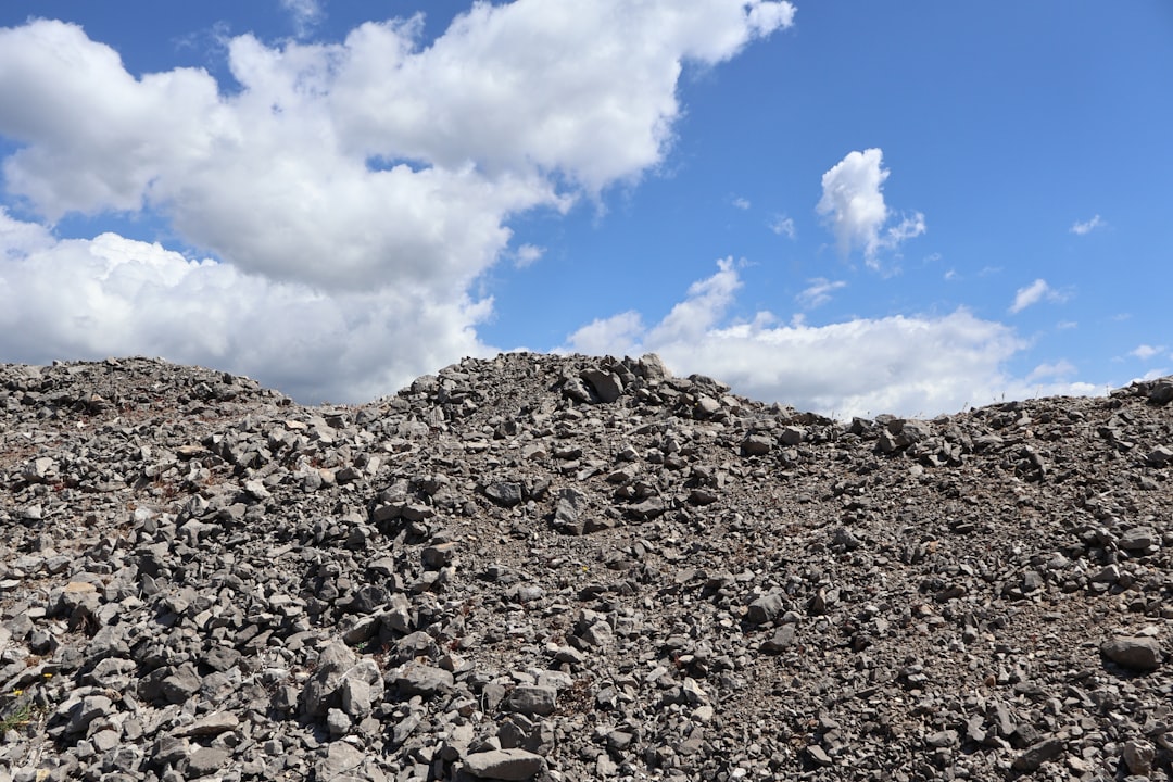 Empresas peruanas buscando asesoría tributaria SUNAT ante crisis en minería.