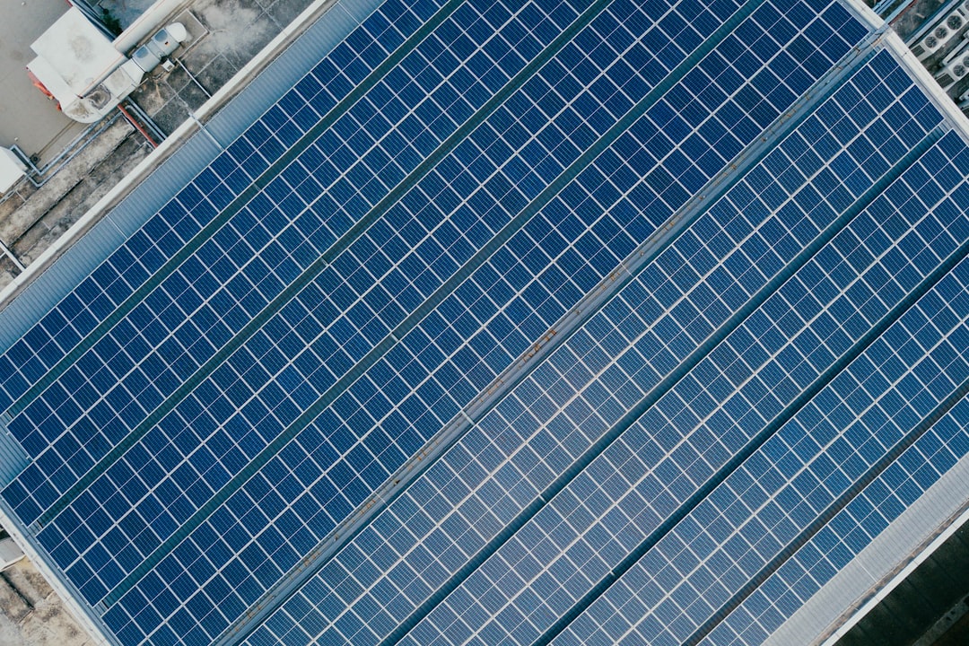 Proyectos de energía renovable en Perú que requieren asesoría tributaria SUNAT especializada.