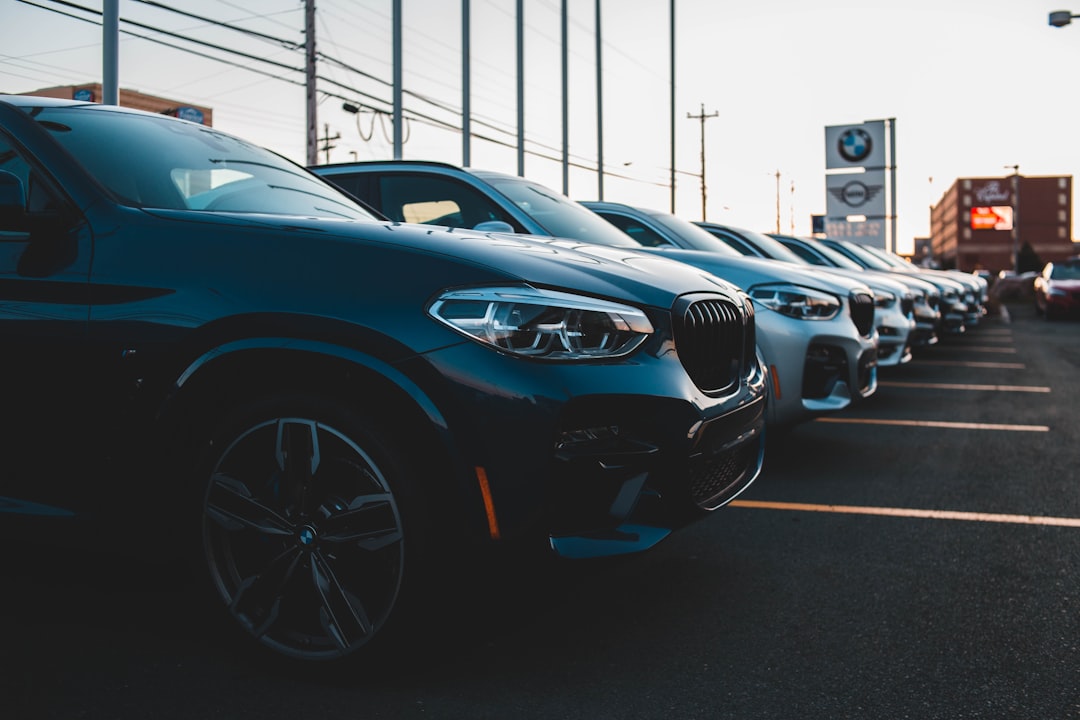Venta de vehículos SUV y autos seminuevos bajo una correcta asesoría tributaria SUNAT en Perú.